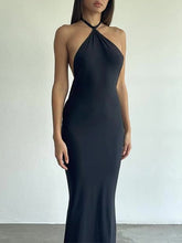 Schwarzes Neckholder-Maxikleid